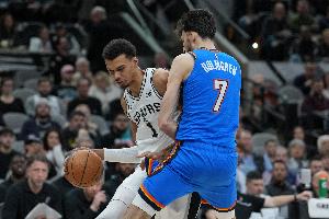 Skip：切特正面大帽+反击三分如罚球般简单 但人们谈论的都是文班