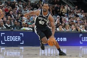 打法差距挺大！半场罚球对比：马刺17罚14中 开拓者仅8罚4中