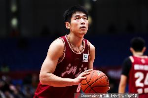 手感火热！陆文博半场7中5&4记三分拿下14分1板1断 正负值+17