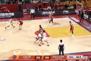 命中关键补篮！阿立兹·约翰逊12中7砍21分15板3助 拼下4前场板