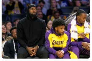 雷霆马刺绿军？美媒：詹姆斯本赛季仅在对阵顶级防守强队时轮休