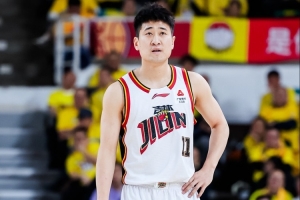 没手感!姜伟泽三分7中1仅得到7分4助 出现5失误&正负值-28最低