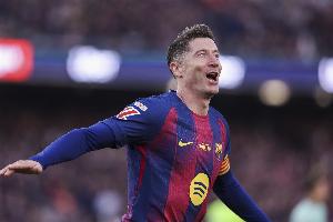 每体:莱万经纪人的代表本周前往意大利,和米兰高层进行了会谈