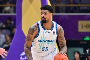 记者：青岛这两场和辽粤打了3个加时 打到最后绝大多数球员没劲了