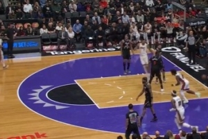 攻防压制！猛龙多点开花 轰出20-2攻击波确立19分优势