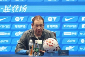 斯卢茨基：德比战的意义永远与众不同，全力展现出最好的精神面貌