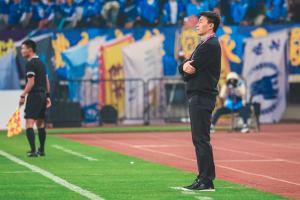 直播吧：李玮锋今日到宁波正式签约，俱乐部将官宣其成为新任主帅