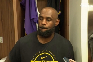 带伤出战！詹姆斯：我的手会有酸痛感 但我人没事