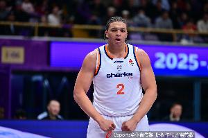 我要认真打了！洛夫顿半场12分钟 12中9砍下21分5板2助2断！