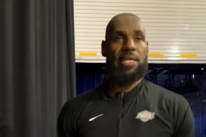 詹姆斯：这是一场全面的团队胜利 我们明天打太阳要再接再厉