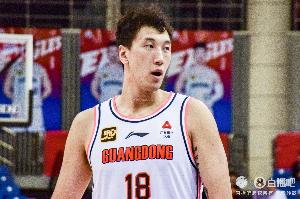 高炮台发威!杜润旺14中8拿到20分 三分10中4