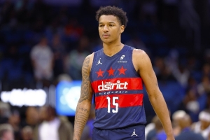 乃姐之风!里斯14投5中但狂抢8前板 拿到16分15板1助1断2帽