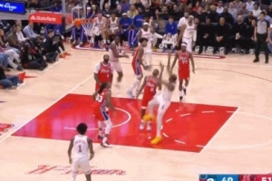 招牌绝技！杜兰特突一步单腿后仰中距离得分