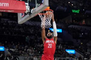 效果不错！奥科吉时隔25场再首发 8中4贡献9分怒摘5前板另2助1断