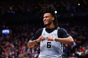 卡斯尔谈如何展现领导力：始终做一名好队友 当好领防者 带动士气