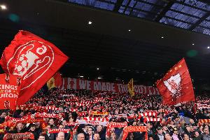 邮报：利物浦球迷将移除助威旗，抗议俱乐部票价上涨