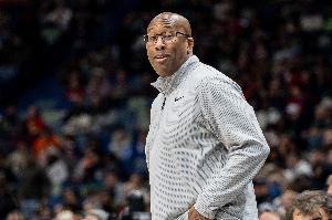 迈克·布朗:我们反复强调过打好开局 本场从第一节专注到第四节