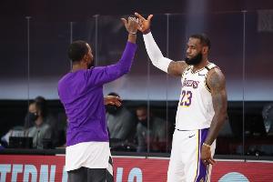 JR:詹姆斯在得知东契奇&里夫斯受伤后 取消了高尔夫的安排