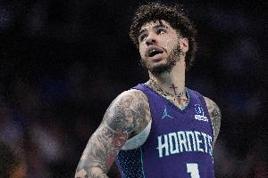 准且全能！拉梅洛·鲍尔6记三分拿下27分5板8助2断1帽难救主