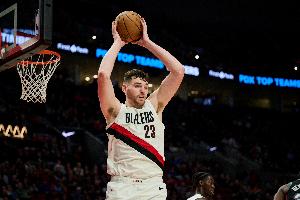 里突外投杀疯了？克林根半场15分钟 8中5&三分4中3砍下16分9板