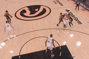 厉害！骑士挑战埃利斯犯规成功 阿特金森本赛季挑战成功率70%！