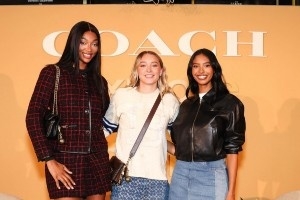 娜塔莉亚·布莱恩特晒工作照！作为主持人参与佩奇&里斯访谈节目