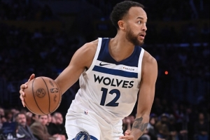 不一样的节奏！李凯尔半场7中5砍下12分4板2助1断 拼下2前场板