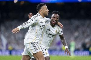 记者：姆巴佩和维尼修斯在场上缺乏配合，没有产生化学反应