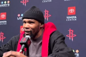 杜兰特谈最老单赛季2000分:我只是打的比赛最多 老詹没有吗?