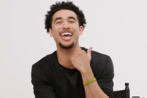 麦凯恩做客杰弗森节目时突然唱歌 后者措手不及：你去当歌手吧