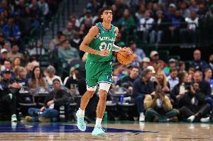 手感出色!克里斯蒂上半场7投4中 三分4中3拿到13分2板1助1断