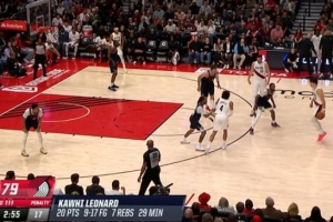 连续57场了！伦纳德自投自抢翻身跳投再次拿到20+