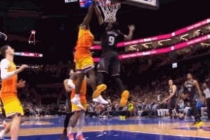 是个精彩好帽！新秀詹姆斯战斧隔扣奥萨尔被犯下 活塞挑战成功