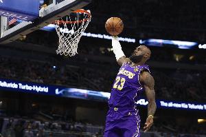 詹姆斯谈季后赛：保持平和心态最关键 我和队友都依赖彼此