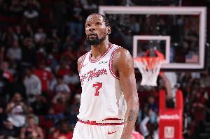 尽力了！杜兰特18中13空砍33分7板7助1断2帽 末节仅4分