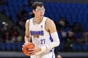 周琦:我没啥优势 陈盈骏和杰曼的出球快 给我创造了很多机会