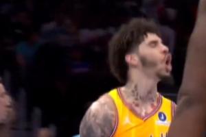 我就是不一样的烟火！三球快攻空篮不上溜去底角炮轰三分