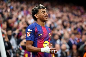 每体：经巴萨队医检查后确定没受伤，亚马尔主动请求出战西班牙人