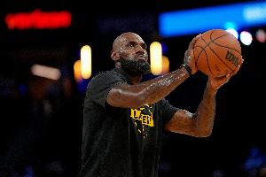 詹姆斯:想要长久保持伟大 需要付出极大的牺牲和自律