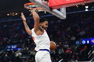 有三分有暴扣!唐斯首节4投3中 高效贡献7分4篮板2助攻