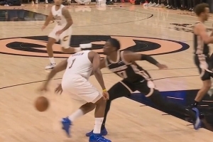 火眼金睛！双方抢出界给骑士球 老鹰挑战成功改判哈登失误