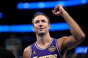 比文总香多了！肯纳德担任首发控卫场均14.5分5.3板7.3助