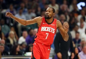 杜兰特：现在的我比职业生涯早期防守更好 我拥有了更多经验