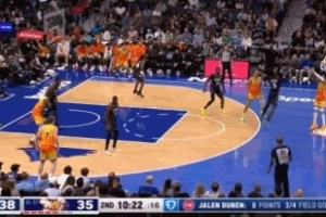 队内竞争！三球超远三分球再中&个人4中4 距离克尼佩尔仅差3球