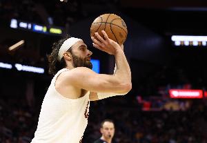 骑三崩！第三节骑士17-35净负老鹰18分 三节打完落后31分