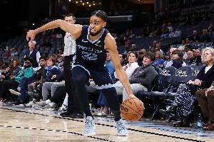 篮筐打歪了！吕佩尔25投7中&三分11中1 拿到16+12&正负值-45