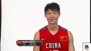 中国球员耐克巅峰赛最强表现！王哲林22分钟砍19分8板助队胜美国