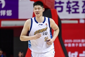 中规中矩！胡金秋首发28分钟 10中6&罚球5中4拿到16分10板