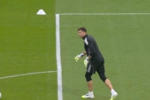 阿媒：大马丁在维拉的赛前热身中肌肉不适，退出首发名单