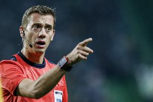 这次如何?蒂尔潘执法巴萨战绩2胜1平2负,马竞战绩3胜3平2负